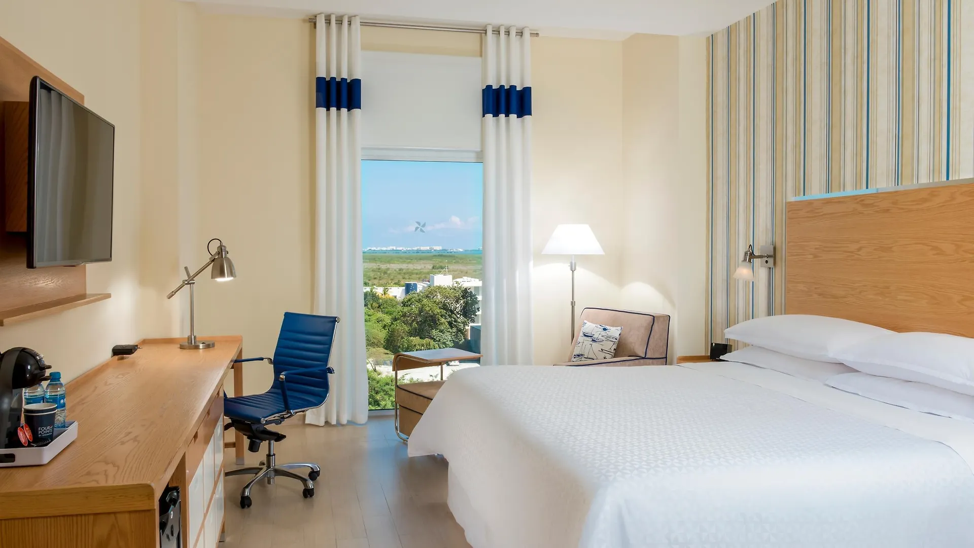 Four Points By Sheraton Cancun Centro 4*,