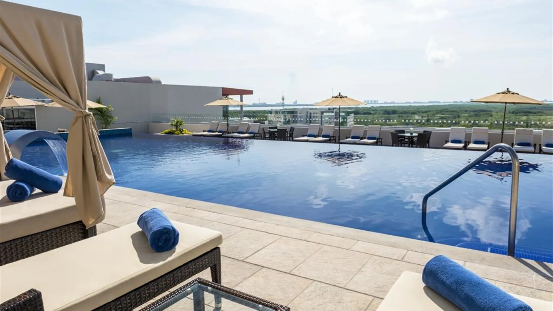 Four Points By Sheraton Cancun Centro Hotel